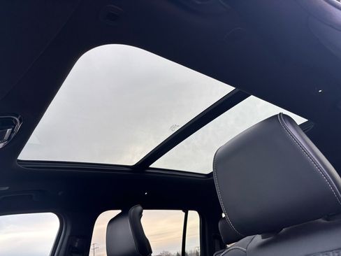 Used 2021 Jeep Grand Cherokee L Overland w/ Luxury Tech Group IV image 35