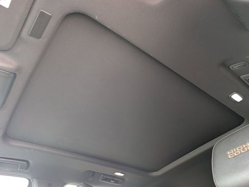 Used 2025 Chevrolet Tahoe High Country AWD/4WD image 18