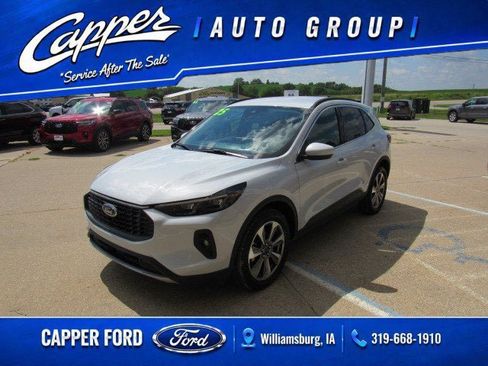 Used 2025 Ford Escape Platinum AWD/4WD image 1