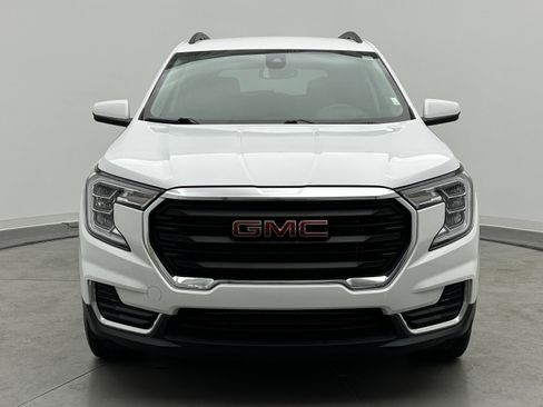 Used 2023 GMC Terrain SLE w/ Driver Convenience Package image 2