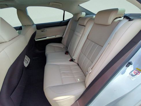 Used 2018 Lexus ES 350 w/ Luxury Package w/Wood Trim FWD image 9