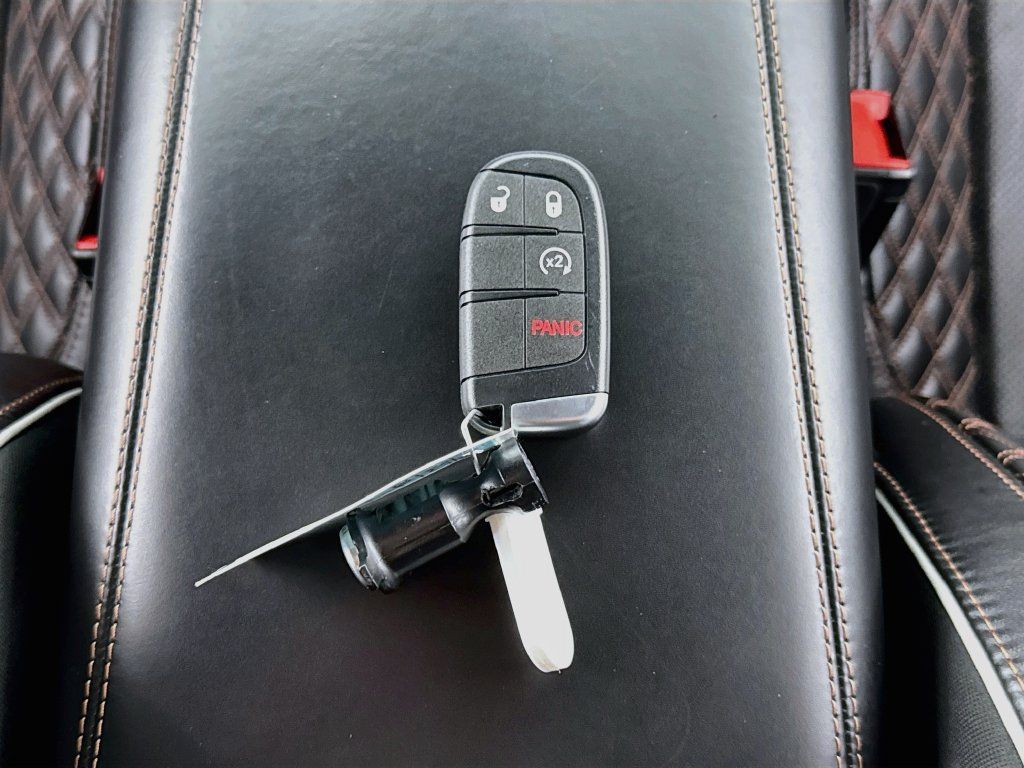 Used 2022 Jeep Grand Cherokee Summit w/ Luxury Tech Group V AWD/4WD image 41