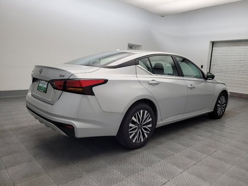 Used 2024 Nissan Altima 2.5 SV image 9