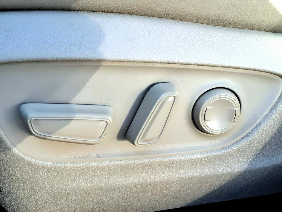 Used 2023 Toyota Highlander XLE FWD image 18