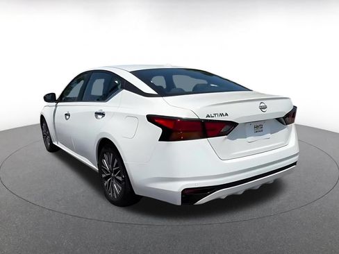 Used 2025 Nissan Altima 2.5 SV FWD image 10
