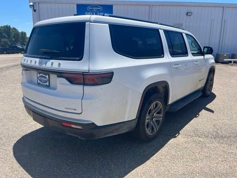 Used 2024 Jeep Wagoneer L Series II w/ Flexible Seating Group AWD/4WD image 4