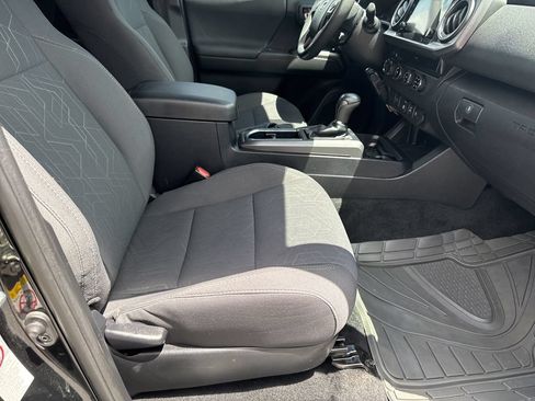 Used 2018 Toyota Tacoma TRD Sport AWD/4WD image 13