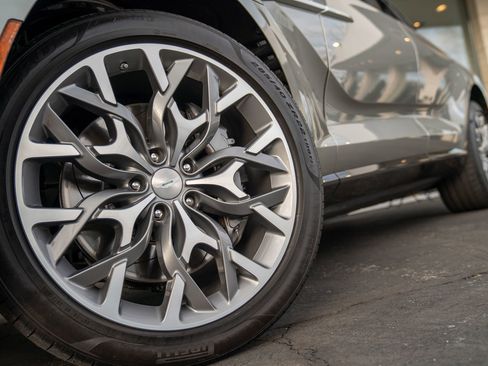 Used 2021 Aston Martin DBX image 44