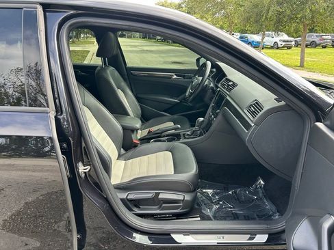 Used 2018 Volkswagen Passat 3.6 FWD image 40