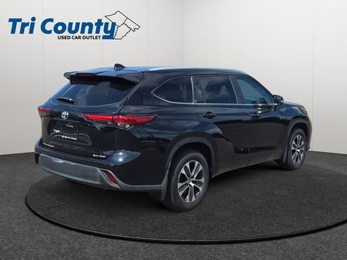 Used 2023 Toyota Highlander XLE AWD/4WD image 7