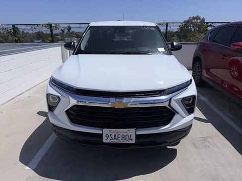 Used 2025 Chevrolet TrailBlazer LS FWD image 1
