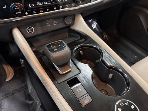 Used 2022 Nissan Rogue SL w/ SL Premium Package image 23