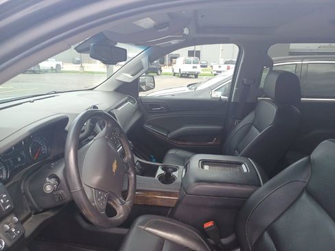 Used 2017 Chevrolet Suburban LT w/ LT Signature Package AWD/4WD image 3