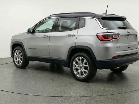 Used 2025 Jeep Compass Limited AWD/4WD image 6