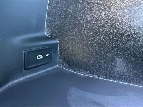 Used 2025 Volkswagen Atlas SEL image 33