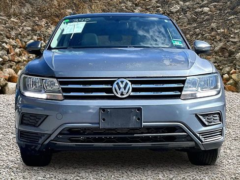 Used 2018 Volkswagen Tiguan SE w/ Panoramic Sunroof Package AWD/4WD image 3