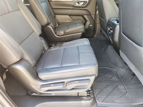 Used 2021 Chevrolet Suburban RST w/ Luxury Package image 26