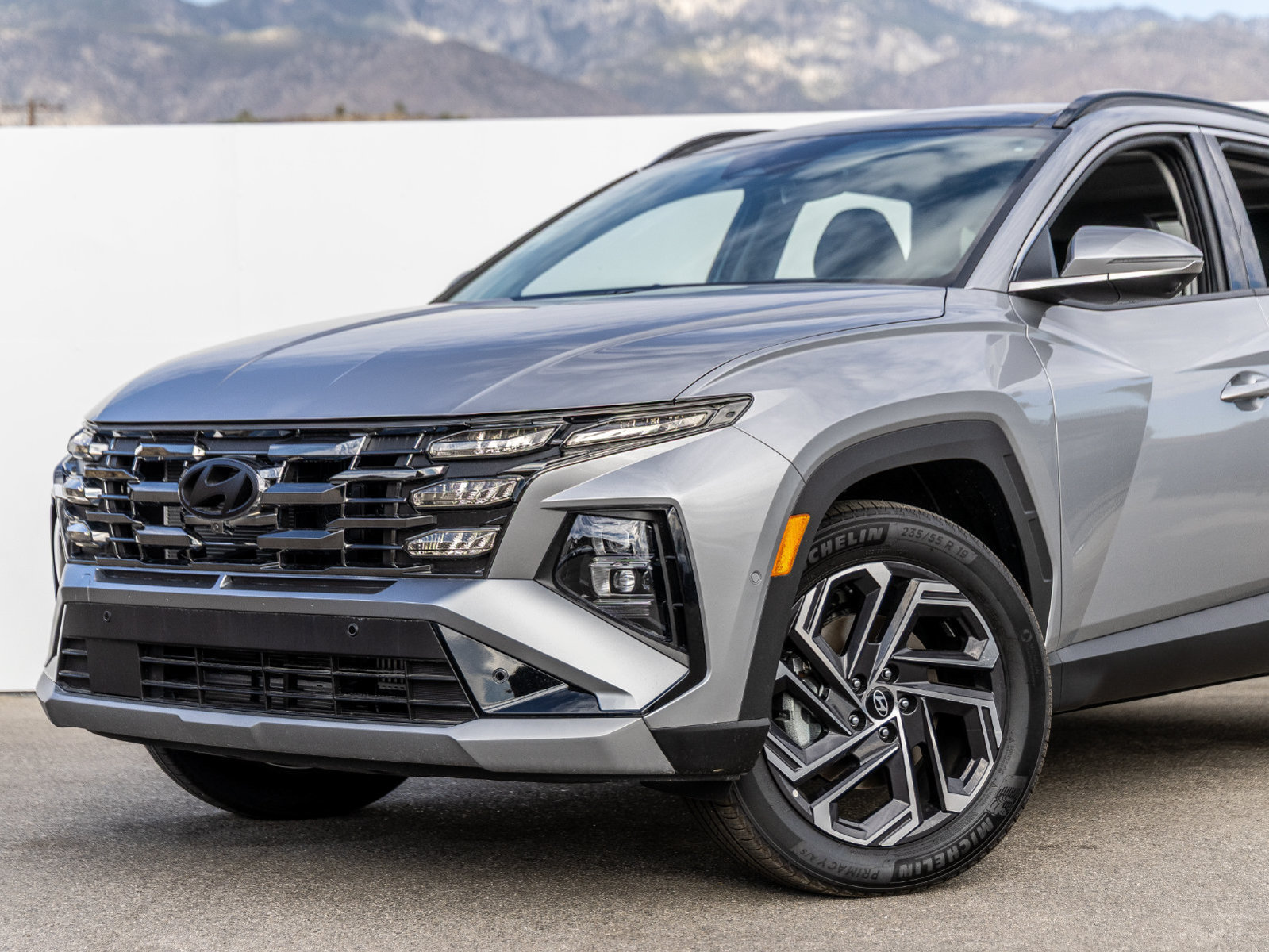 New 2025 Hyundai Tucson Limited AWD/4WD image 2