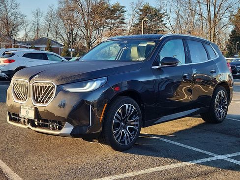 Used 2025 BMW X3 xDrive30i w/ Premium Package image 3