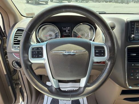 Used 2013 Chrysler Town & Country Touring-L w/ Driver Convenience Group FWD image 30