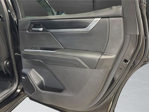 Used 2025 GMC Acadia Elevation image 31