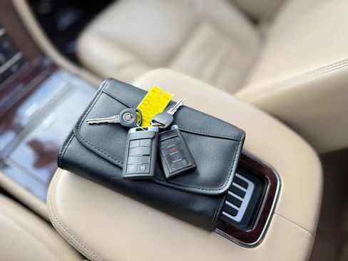 Used 2013 Cadillac Escalade Premium image 20