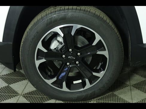 New 2026 Chevrolet Equinox LT FWD image 16