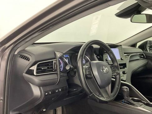 Used 2022 Toyota Camry SE FWD image 14