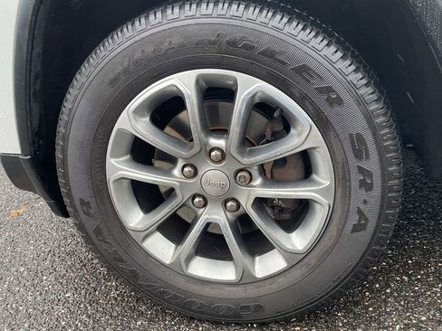 Used 2016 Jeep Grand Cherokee Limited image 25