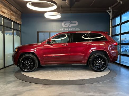 Used 2019 Jeep Grand Cherokee Altitude AWD/4WD image 6