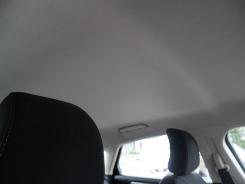 Used 2017 Ford Fusion SE w/ Fusion SE Technology Package image 18