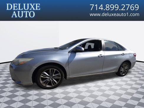 Used 2016 Toyota Camry SE FWD image 1