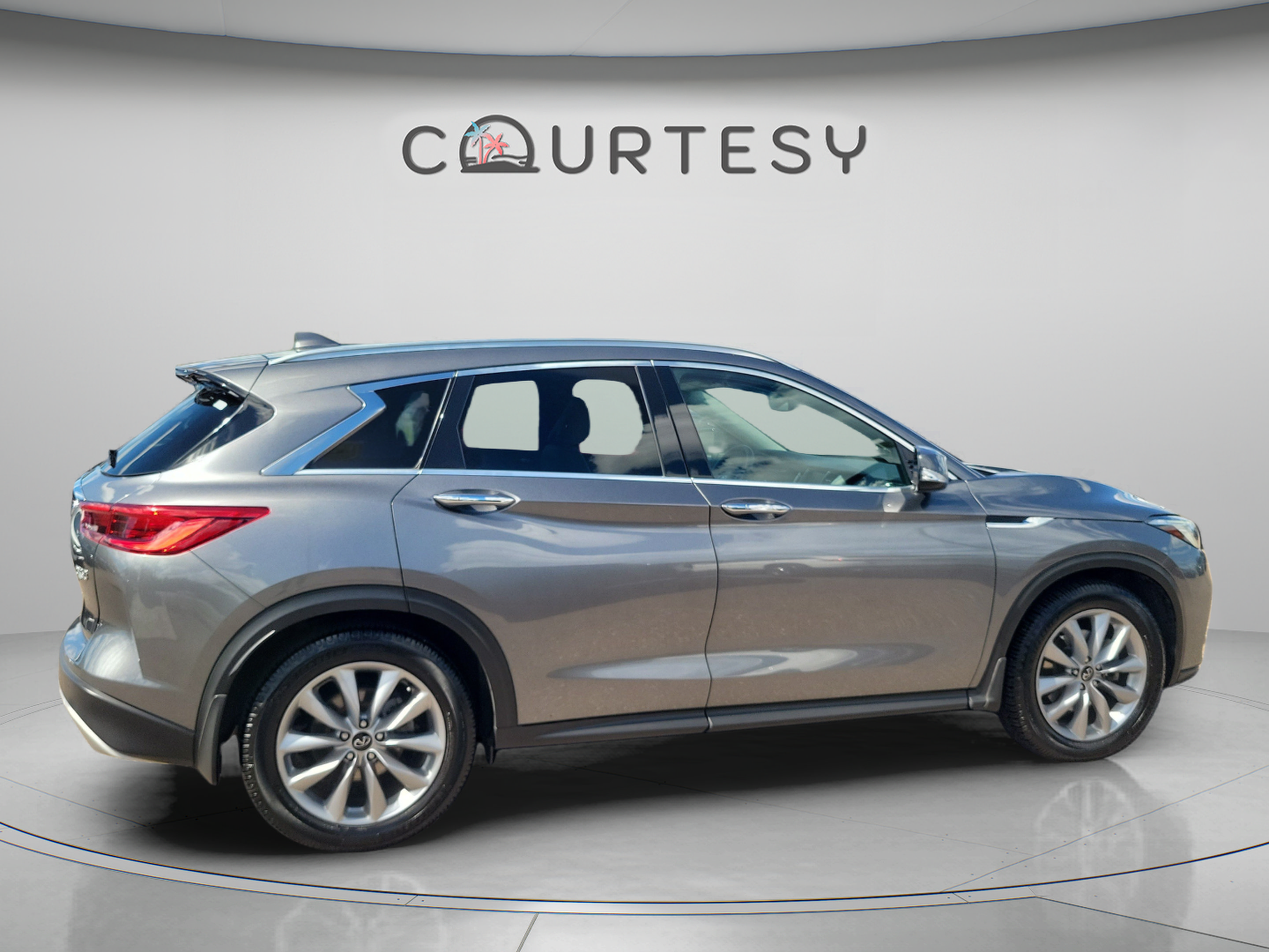 Used 2020 INFINITI QX50 Luxe w/ Navigation Package FWD image 6