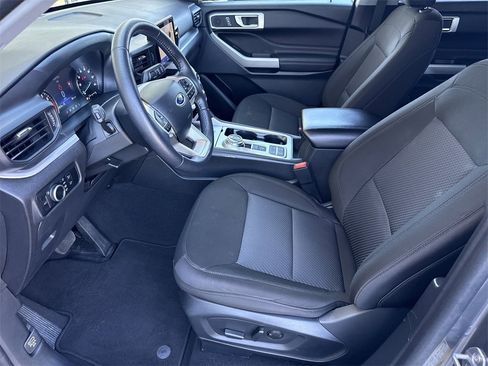 Used 2024 Ford Explorer XLT image 12
