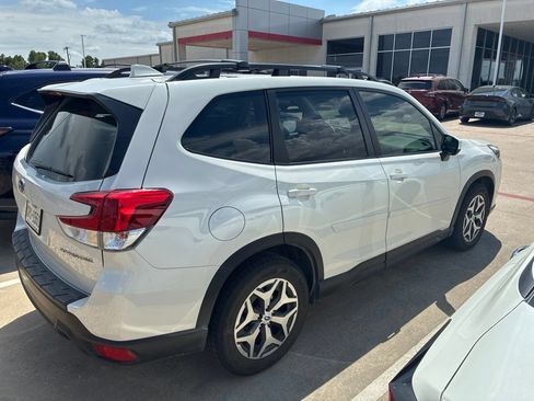 Used 2022 Subaru Forester Premium w/ Popular Package #2 AWD/4WD image 2