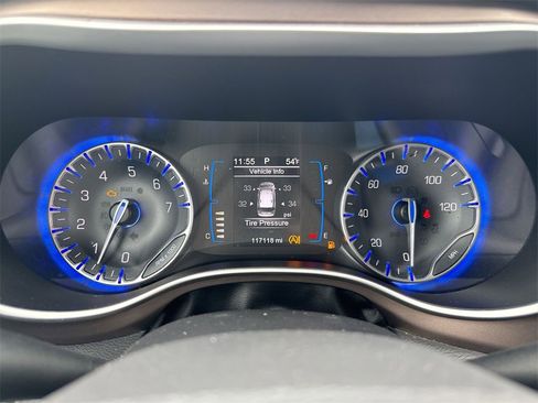 Used 2017 Chrysler Pacifica Touring-L image 11