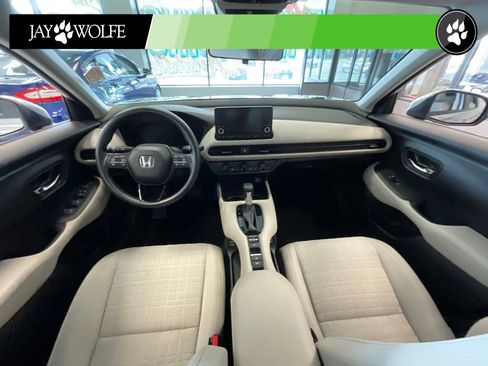 Used 2023 Honda HR-V LX image 8