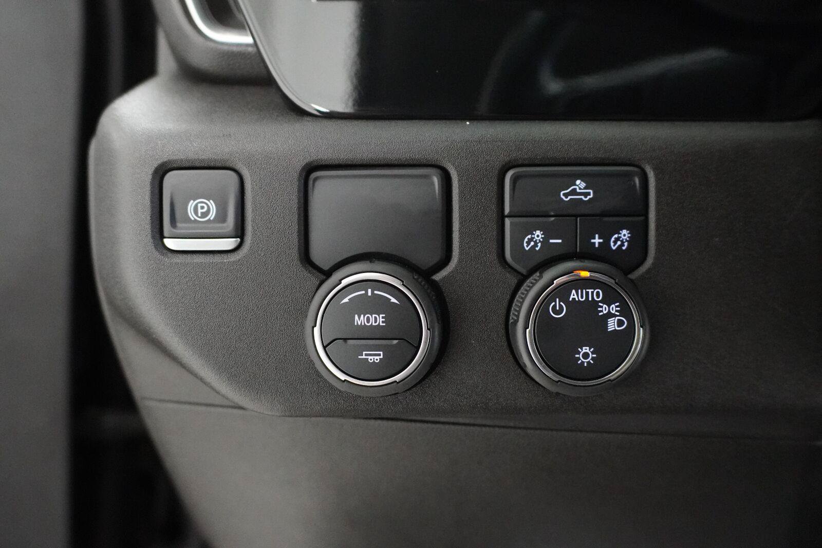 Used 2025 Chevrolet Silverado 1500 LT RWD image 12