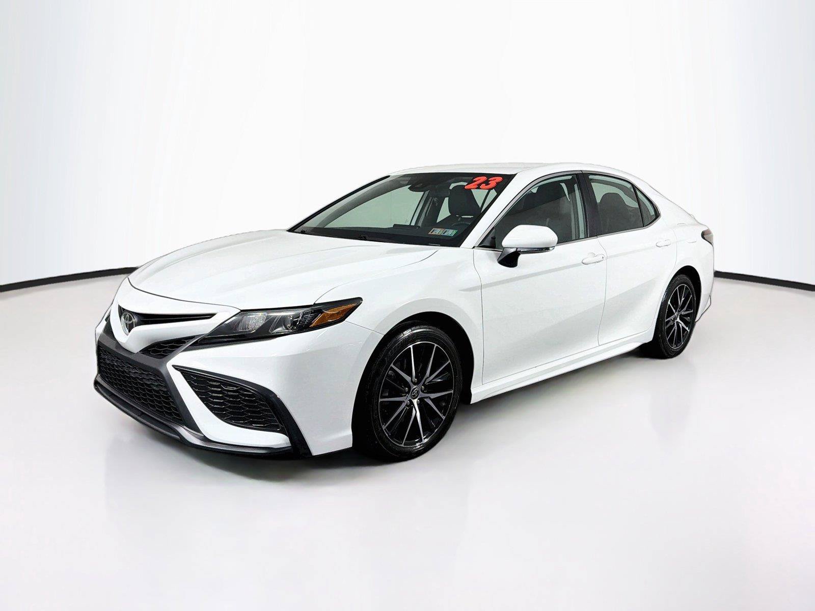 Used 2023 Toyota Camry SE FWD image 7