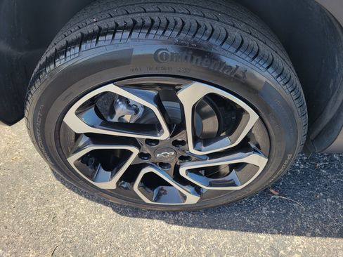 Certified 2024 Chevrolet Trax RS w/ Sunroof Package FWD image 35