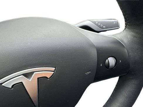Used 2024 Tesla Model Y Long Range AWD/4WD image 57