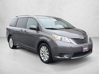 Used 2015 Toyota Sienna LE video 3