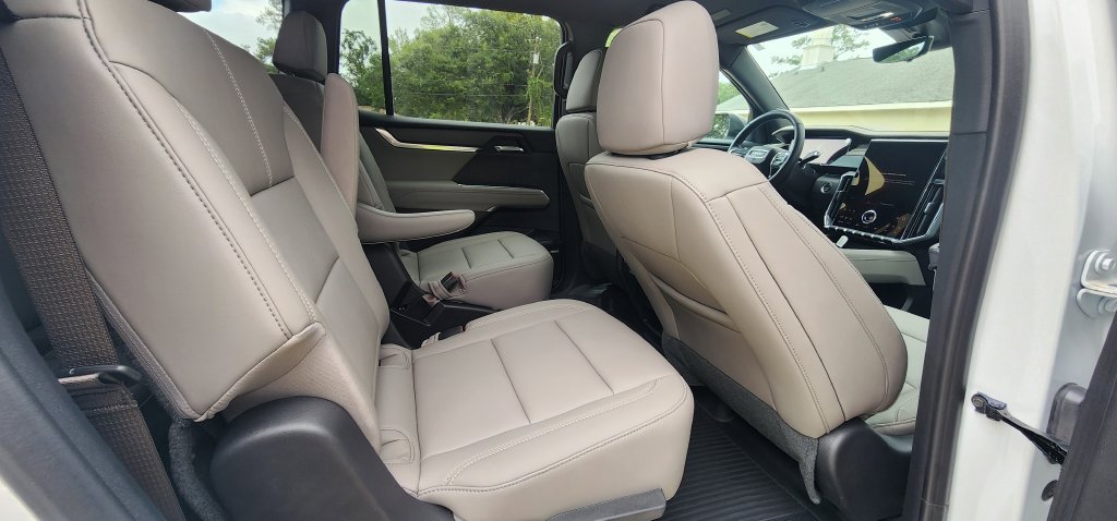 Used 2026 GMC Acadia Elevation w/ Elevation Premium Package FWD image 24