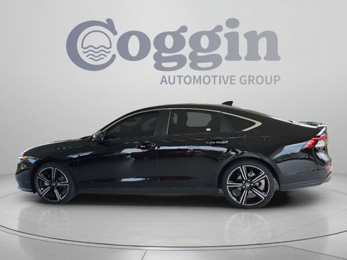 Used 2025 Honda Accord Sport image 2