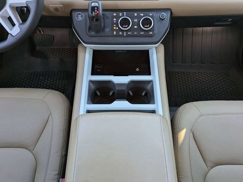 Used 2025 Land Rover Defender 130 X-Dynamic SE AWD/4WD image 19