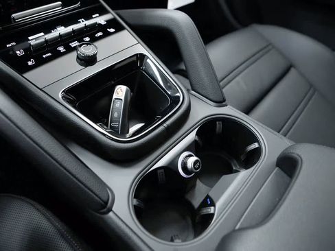Certified 2026 Porsche Cayenne Coupe AWD/4WD image 30
