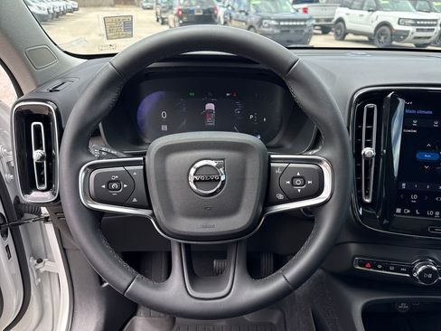 Used 2024 Volvo XC40 B5 Core image 14