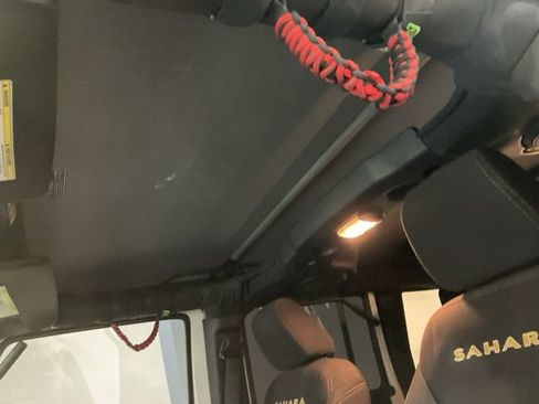 Used 2013 Jeep Wrangler Unlimited Sahara image 18