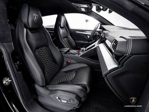 Used 2019 Lamborghini Urus AWD/4WD image 39