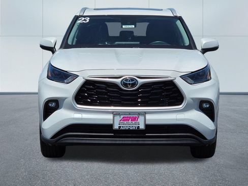 Used 2023 Toyota Highlander XLE AWD/4WD image 9